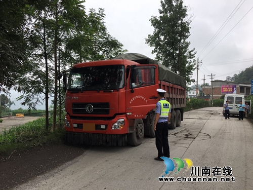 宜宾筠连县交警大队:持续发力 强力开展货车超限超载整治行动(图2) 宜宾筠连县交警大队:持续发力 强力开展货车超限超载整治行动(图2)