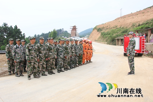 泸县潮河镇开展2018年防汛、地灾、森林防火综合应急演练(图2) 泸县潮河镇开展2018年防汛、地灾、森林防火综合应急演练(图2)