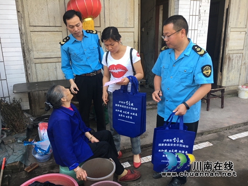 纳溪区食药监局开展食品药品安全“进校园、进社区、进乡村”活动(图2) 纳溪区食药监局开展食品药品安全“进校园、进社区、进乡村”活动(图2)