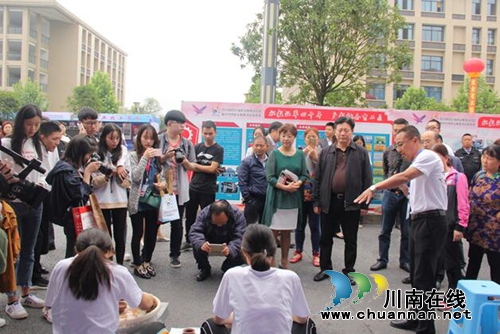 泸县建校职教风采亮相省职教活动周启动仪式(图5)