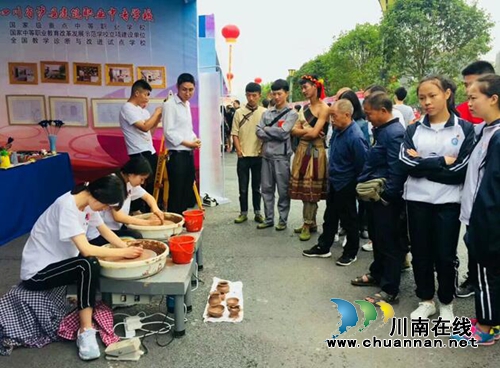 泸县建校职教风采亮相省职教活动周启动仪式(图6)