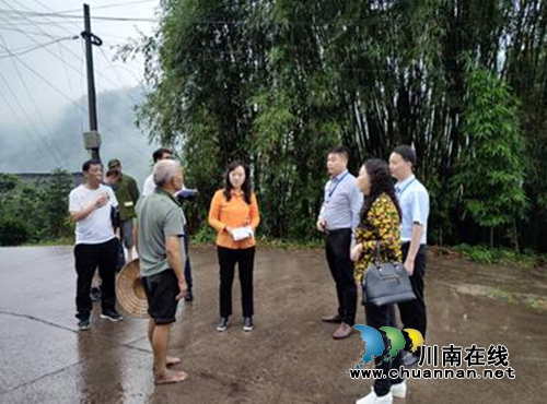 市国土局局长丁跃萍赴纳溪区督导防汛减灾工作(图1) 市国土局局长丁跃萍赴纳溪区督导防汛减灾工作(图1)