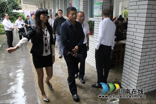 叙永县东大街小学接受四川省教育均衡督导检查(图2)