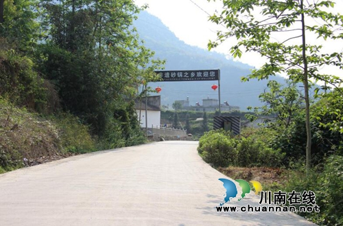 叙永两河镇：采得百花终成蜜&nbsp;扶贫道路通民心(图1)