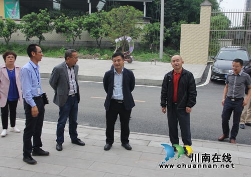 省司法厅法制处处长唐清利到泸县调研公共法律服务工作(图1) 省司法厅法制处处长唐清利到泸县调研公共法律服务工作(图1)