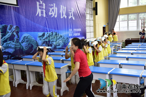 泸州市举行2018年学校防震减灾应急疏散演练(图3)