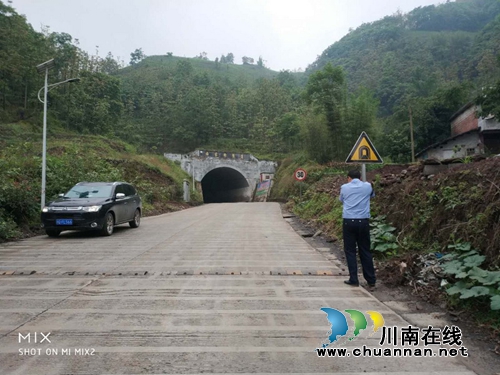宜宾筠连交警大队深入开展道路交通安全隐患大排查大整治工作(图1) 宜宾筠连交警大队深入开展道路交通安全隐患大排查大整治工作(图1)