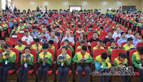 牵手600公里&nbsp;泸州凉山共建“萤火虫”携手普法(图1)