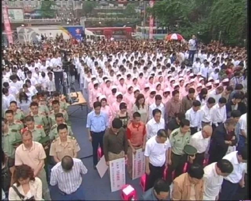 报恩塔下连线汶川&nbsp;泸州人十年前的集体回忆(图8)