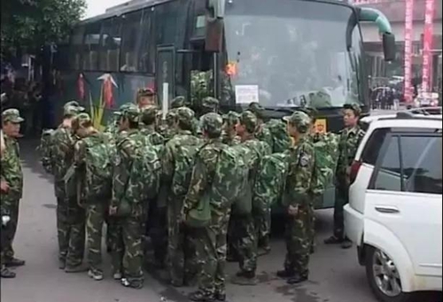 报恩塔下连线汶川&nbsp;泸州人十年前的集体回忆(图14)