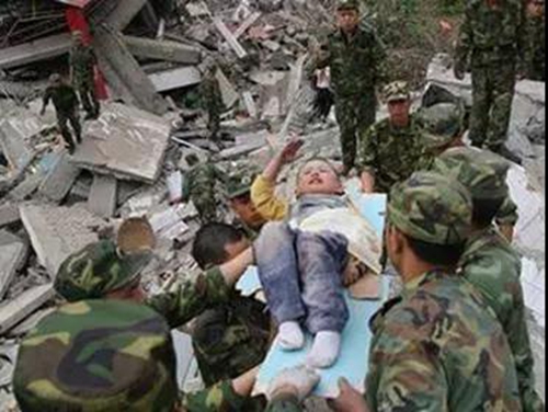 报恩塔下连线汶川&nbsp;泸州人十年前的集体回忆(图25)