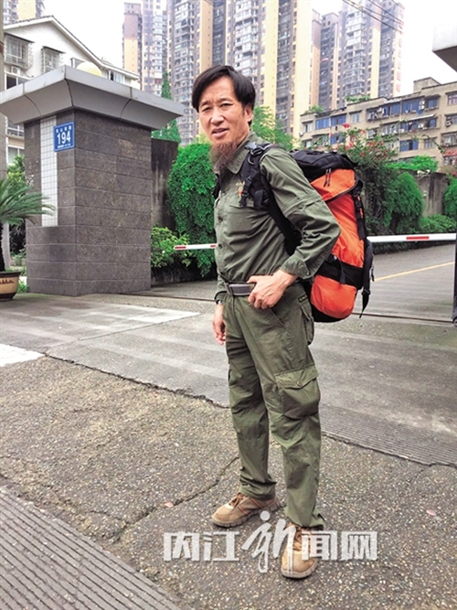 阔别十余年&nbsp;“徒步中国第一人”再过内江(图1)