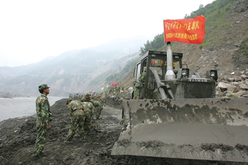 汶川地震十周年:无畏无惧 涅槃重生薪火传(图4) 汶川地震十周年:无畏无惧 涅槃重生薪火传(图4)