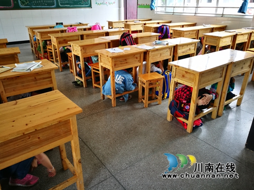 叙永县叙永镇中心校:抓好“防震、防溺水”演练 筑牢安全防护网(图1) 叙永县叙永镇中心校:抓好“防震、防溺水”演练 筑牢安全防护网(图1)