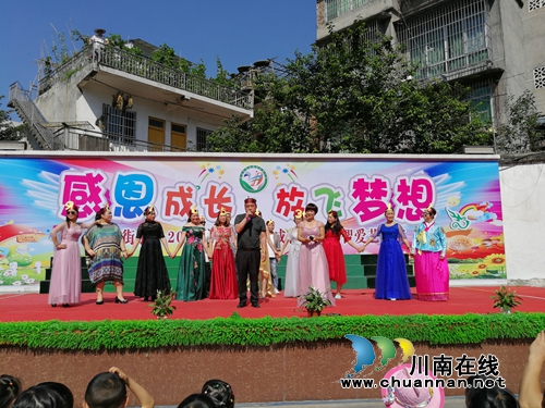 叙永县东大街小学举办2018年“阳光下成长”校园智爱艺术节活动(图2) 叙永县东大街小学举办2018年“阳光下成长”校园智爱艺术节活动(图2)