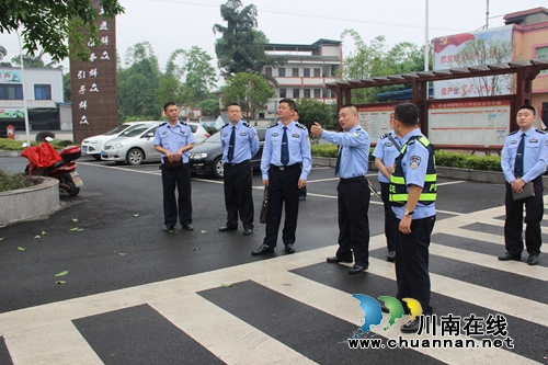宋军深入泸县玉蟾街道龙华村开展村辅警调研(图1) 宋军深入泸县玉蟾街道龙华村开展村辅警调研(图1)