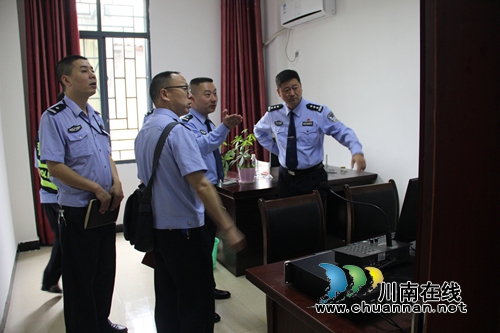 宋军深入泸县玉蟾街道龙华村开展村辅警调研(图2) 宋军深入泸县玉蟾街道龙华村开展村辅警调研(图2)