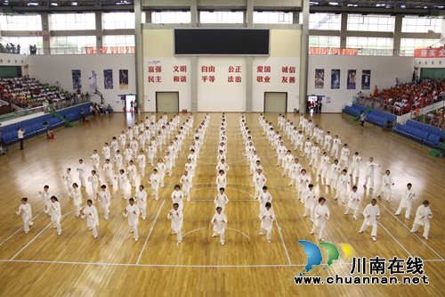 龙马潭区第一届老年人运动会开幕(图3) 龙马潭区第一届老年人运动会开幕(图3)