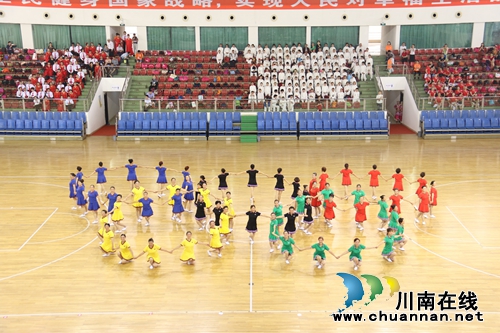 龙马潭区第一届老年人运动会开幕(图5) 龙马潭区第一届老年人运动会开幕(图5)