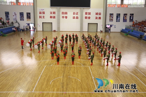 龙马潭区第一届老年人运动会开幕(图4) 龙马潭区第一届老年人运动会开幕(图4)