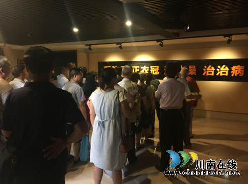 江阳区北城街道报恩塔社区：党员干部接受警示教育