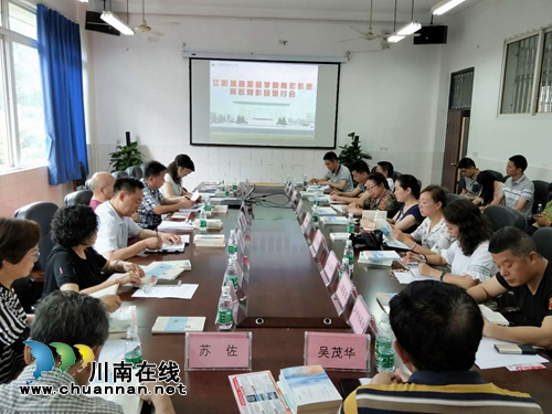 泸州青年作家周跃刚作品研讨会在江阳城建职业学院举行(图2)