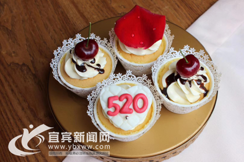 520“花”式虐狗&nbsp;宜宾表白日甜蜜经济走俏(图2)