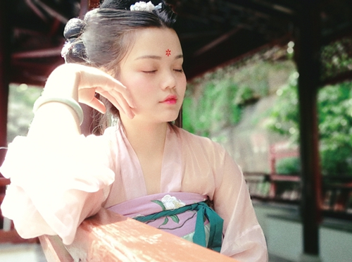 着汉衣点汉妆&nbsp;古风民俗勿相忘(图1)