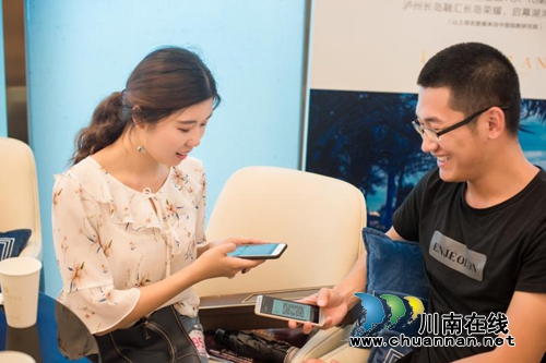 5·20&nbsp;泸州千名单身男女聚集长岛拨动“情线”(图2)