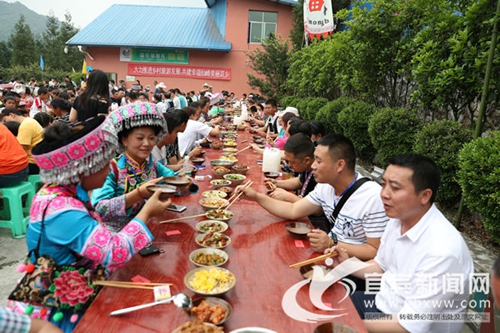 弘扬民族文化&nbsp;宜宾兴文办苗族四月八纪念活动(图2)