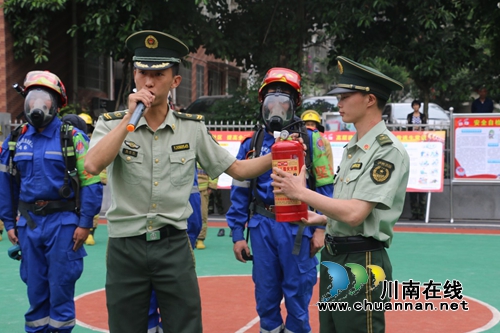 泸县综合应急救援大队组织开展“警营开放日”活动(图1)