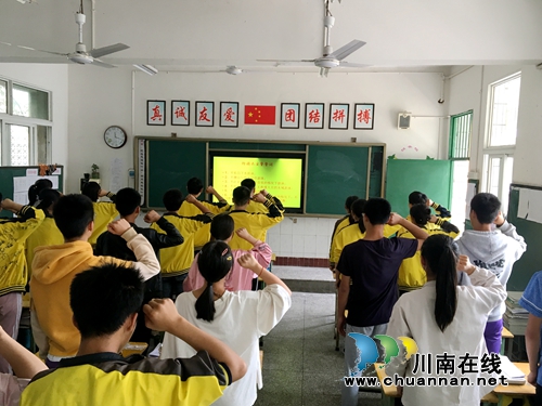 泸县六中开展“防溺水体验式”安全教育活动