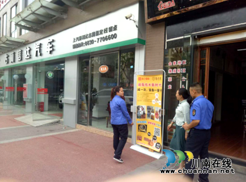 古蔺县住建局依法拆除户外广告 还城市美貌(图1) 古蔺县住建局依法拆除户外广告 还城市美貌(图1)