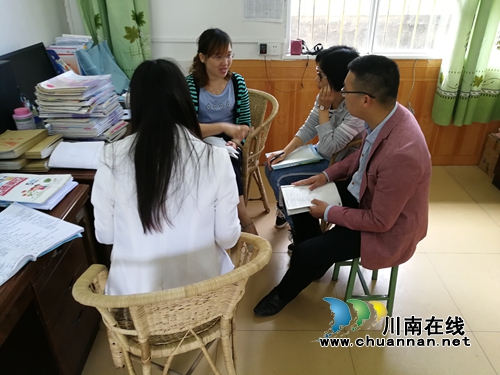 叙永东大街小学接受镇中心校教育教学常规视导检查(图1) 叙永东大街小学接受镇中心校教育教学常规视导检查(图1)