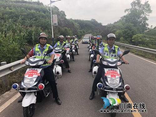泸县百和镇举行巡逻车发放和第一次集中巡逻活动