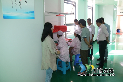 泸州高新区管委会组织苗乡干部到园区考察(图1)