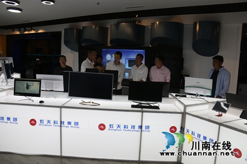 泸州高新区管委会组织苗乡干部到园区考察(图4)