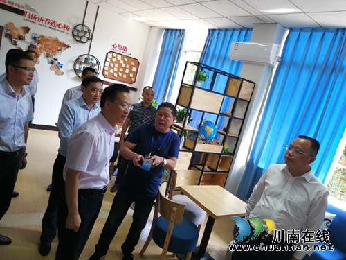 泸州市委常委、组织部部长、统战部部长徐斌调研红星街道侨务工作