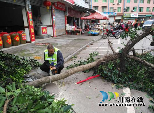 宜宾汪家镇开展雨后路检路查，保障群众出行安全