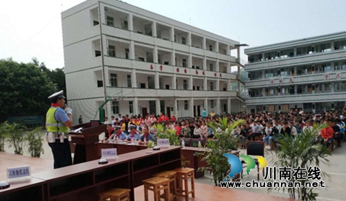 宜宾筠连交警大队举办“学士之声”安全培训暨交通知识抢答赛(图2)