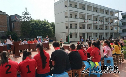 宜宾筠连交警大队举办“学士之声”安全培训暨交通知识抢答赛(图3)