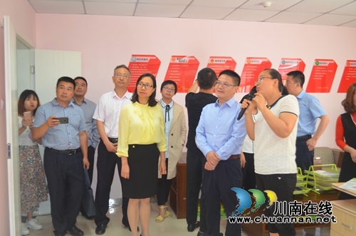 资阳雁江区区长文勇一行调研泸州华阳街道康乐社区