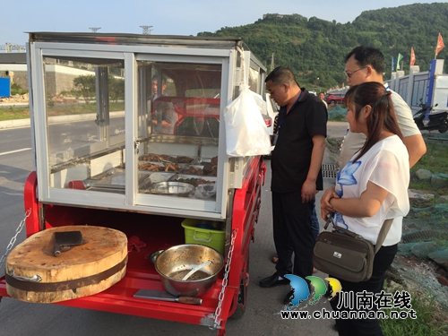 合江县合江镇开展城乡结合部食品安全大检查(图1)