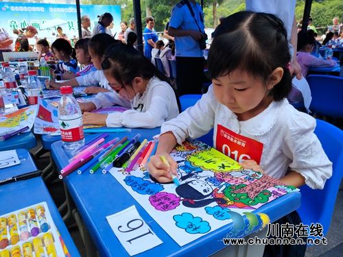 江阳区国税局开展“童心画税收”现场绘画活动(图8)