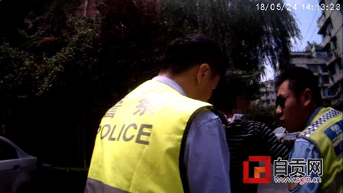 自贡男子酒驾冲关拒检&nbsp;企图蒙混过关被识破(图2)