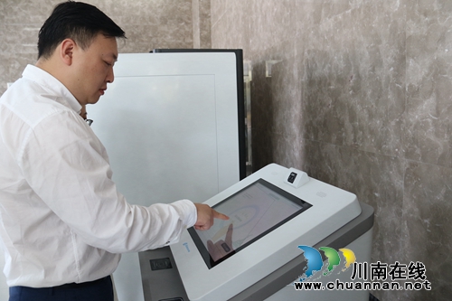 川南临港片区营业执照自助打印终端投用(图2) 川南临港片区营业执照自助打印终端投用(图2)