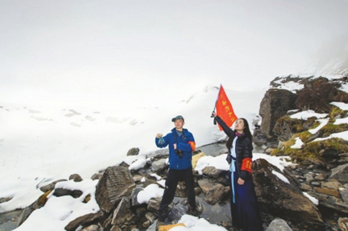 内江老年登山队沱江溯源 倡导保护母亲河(图1) 内江老年登山队沱江溯源 倡导保护母亲河(图1)