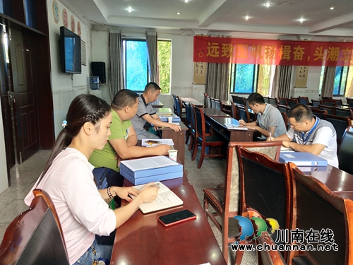 泸县海事处到立石镇开展船舶安全专项指导(图1) 泸县海事处到立石镇开展船舶安全专项指导(图1)