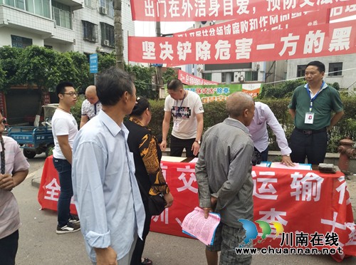 泸县云锦镇开展“法律赶场”宣传活动