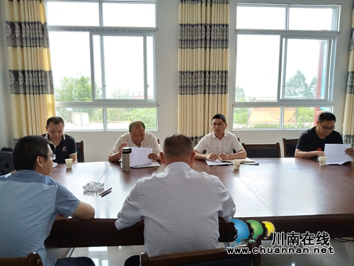 泸县发改局牵头到潮河镇验收易地扶贫搬迁点配套设施建设(图1) 泸县发改局牵头到潮河镇验收易地扶贫搬迁点配套设施建设(图1)